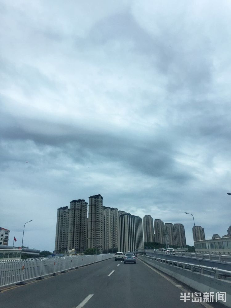 阴云密布青岛6月12日阴云密布加点小雨 最高气温22℃
