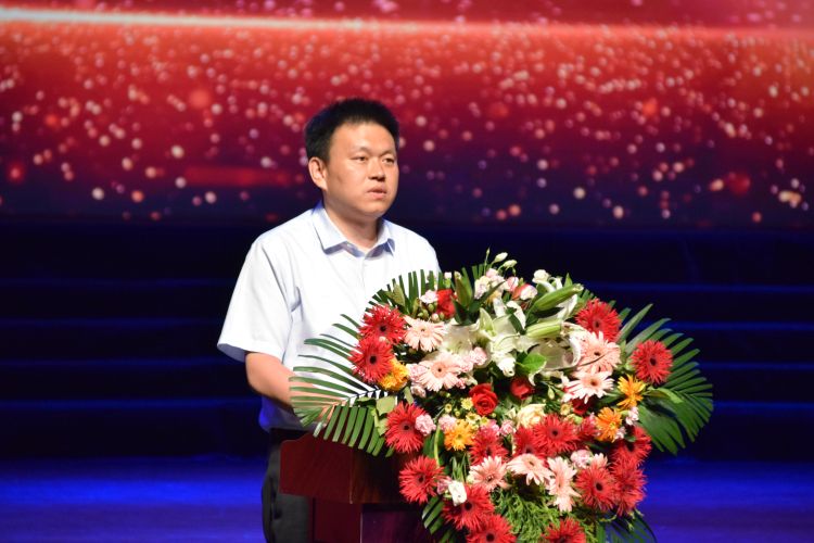 道德凝聚道德的力量——城阳区举办道德模范表彰大会