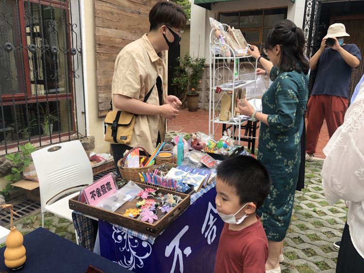 市集服饰文化市集、时尚美食市集……青岛推出特色市集为文艺老街添新活力