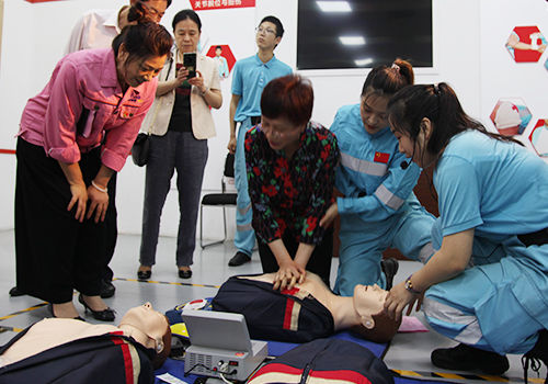 揭牌青岛市职工应急安全培训教育示范基地揭牌仪式举行