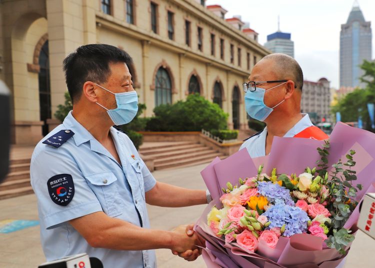 我能“世界这么大，只有我能救他”青岛公交司机赴济南捐献造血干细胞