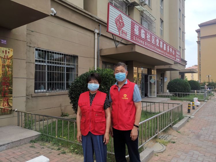 担当浮山路街道夫妻志愿者走在前线 守护家园敢担当