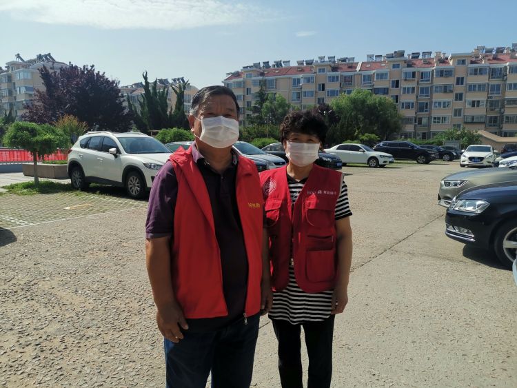 担当浮山路街道夫妻志愿者走在前线 守护家园敢担当