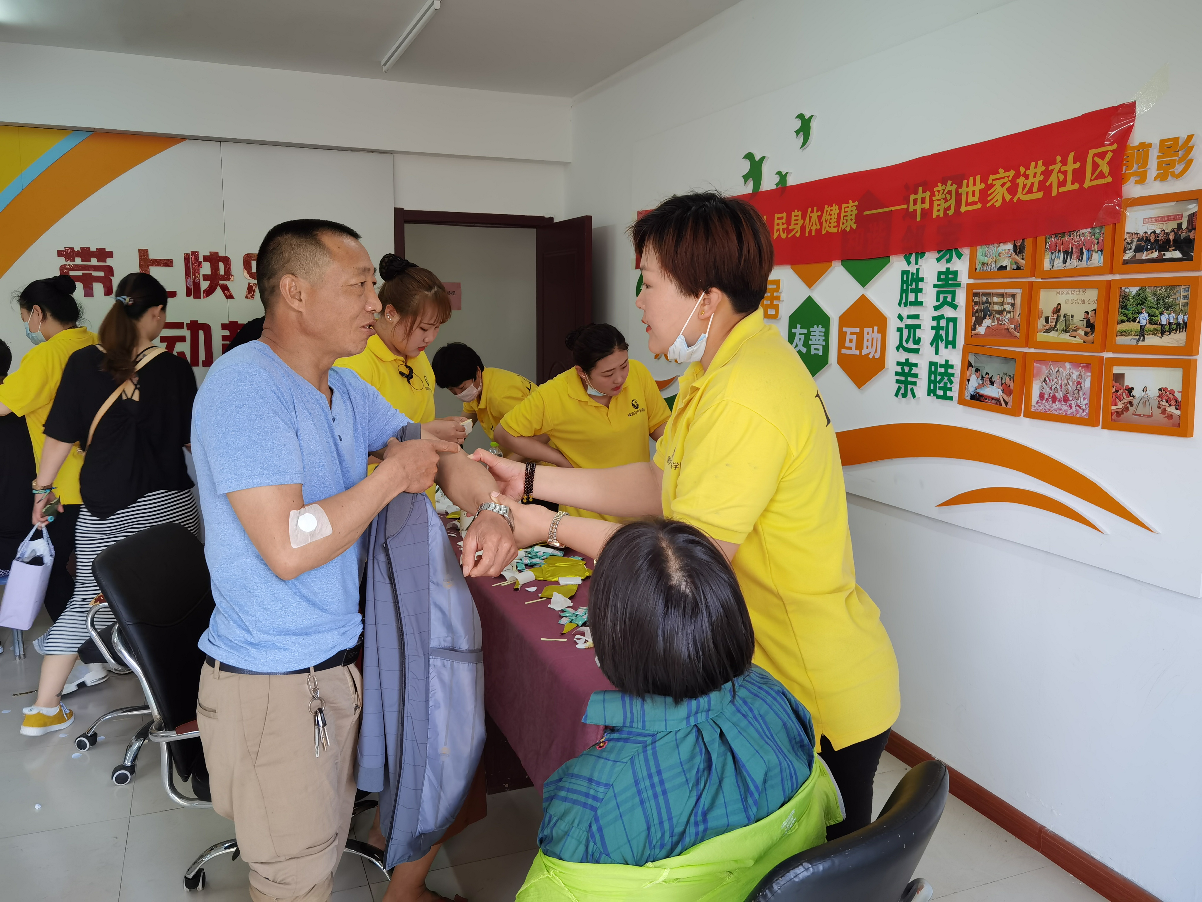 三伏贴即墨宝龙社区联合社会组织开展中医健康诊疗活动