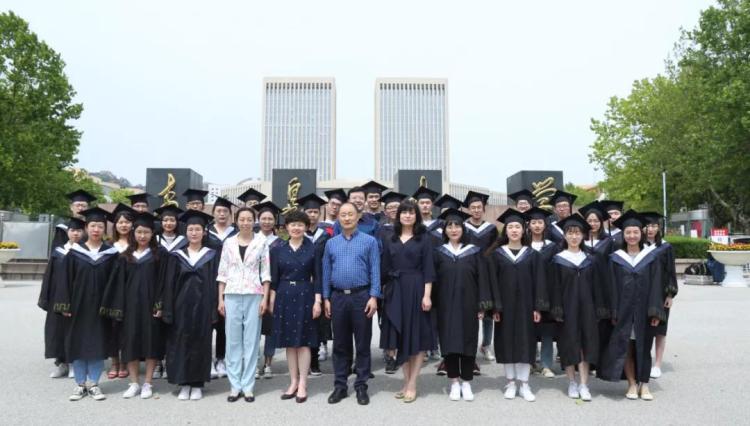 2121人北大7人协和80%考研率 青大临床医学专业毕业生组团读名校