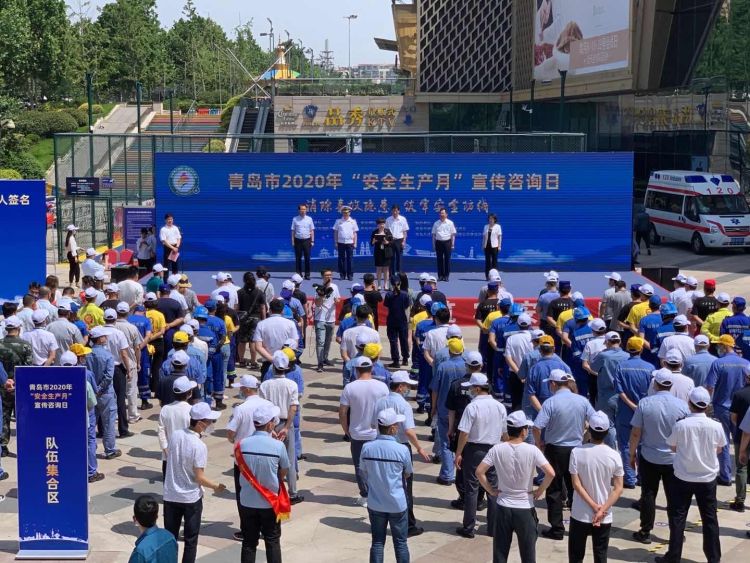 争做青岛市“安全宣传咨询日”活动启动 市民参与体验争做“急救达人”