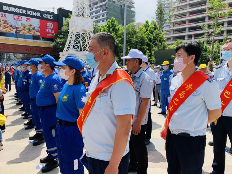 争做青岛市“安全宣传咨询日”活动启动 市民参与体验争做“急救达人”