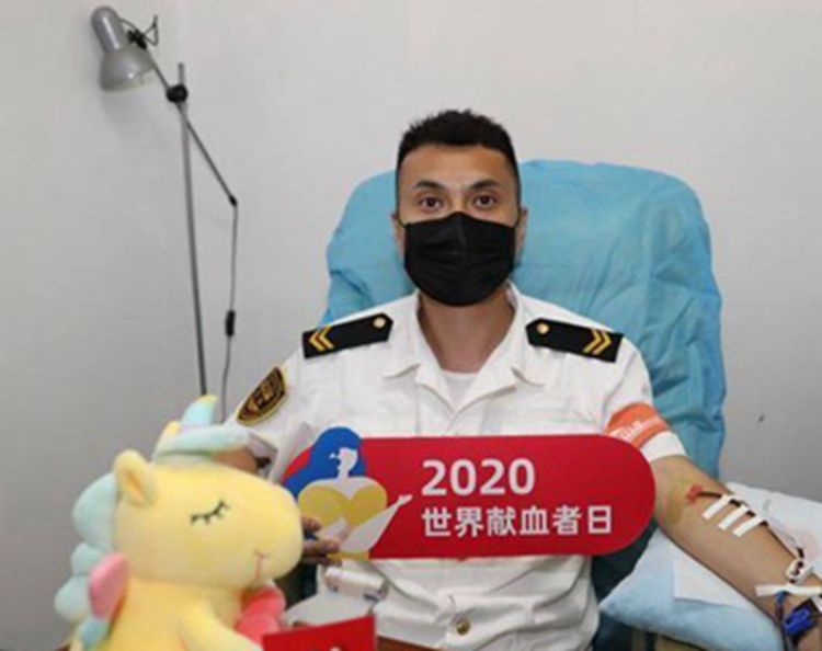 1500撸袖献血让世界更健康 青岛一天内涌现1500多位热心人