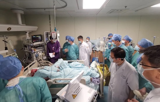 浙江温岭槽罐车爆炸惊魂三分钟 火海中村民用绳子救出十几名厂工