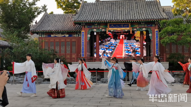 Ye夜即墨又回来了 古城内叫卖声、欢笑声不绝于耳