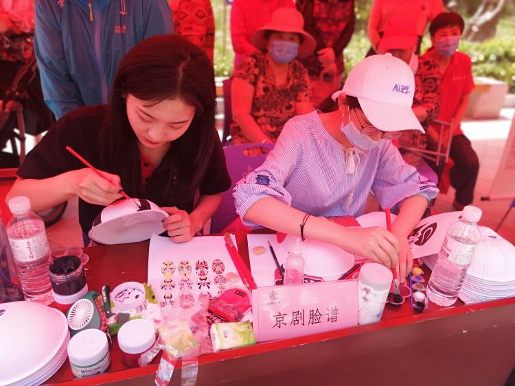 李沧区古琴、古彩戏法、吟诵 青岛市邻居节李沧分会场拉开序幕