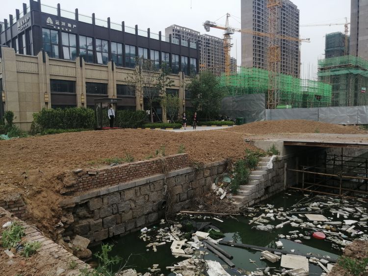 收房新房裂缝、渗漏也要收房 不收房就交违约金 胶州远洋御城业主遭遇“最强霸王条款”