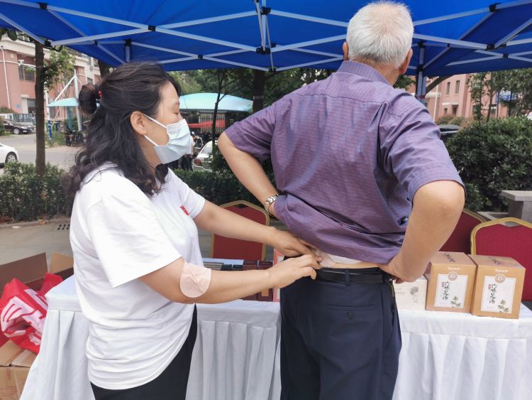 公益崂山区新时代文明实践“百场公益进社区”系列 公益市集走进北村新苑