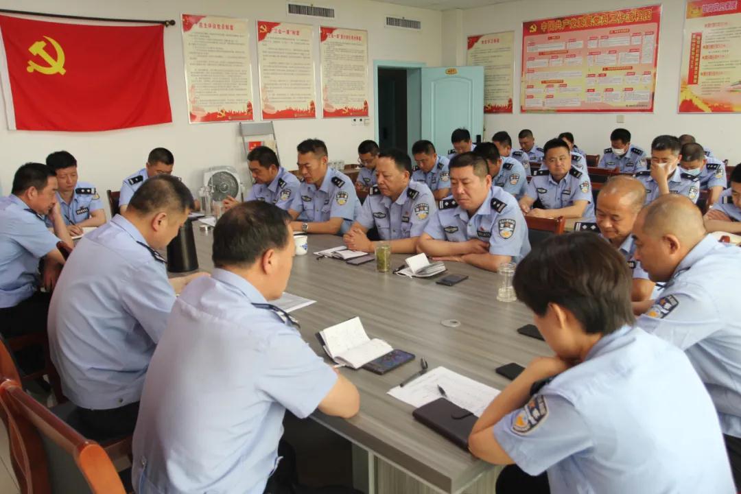 诸城交警开展危化品车辆隐患大排查大整治专项行动