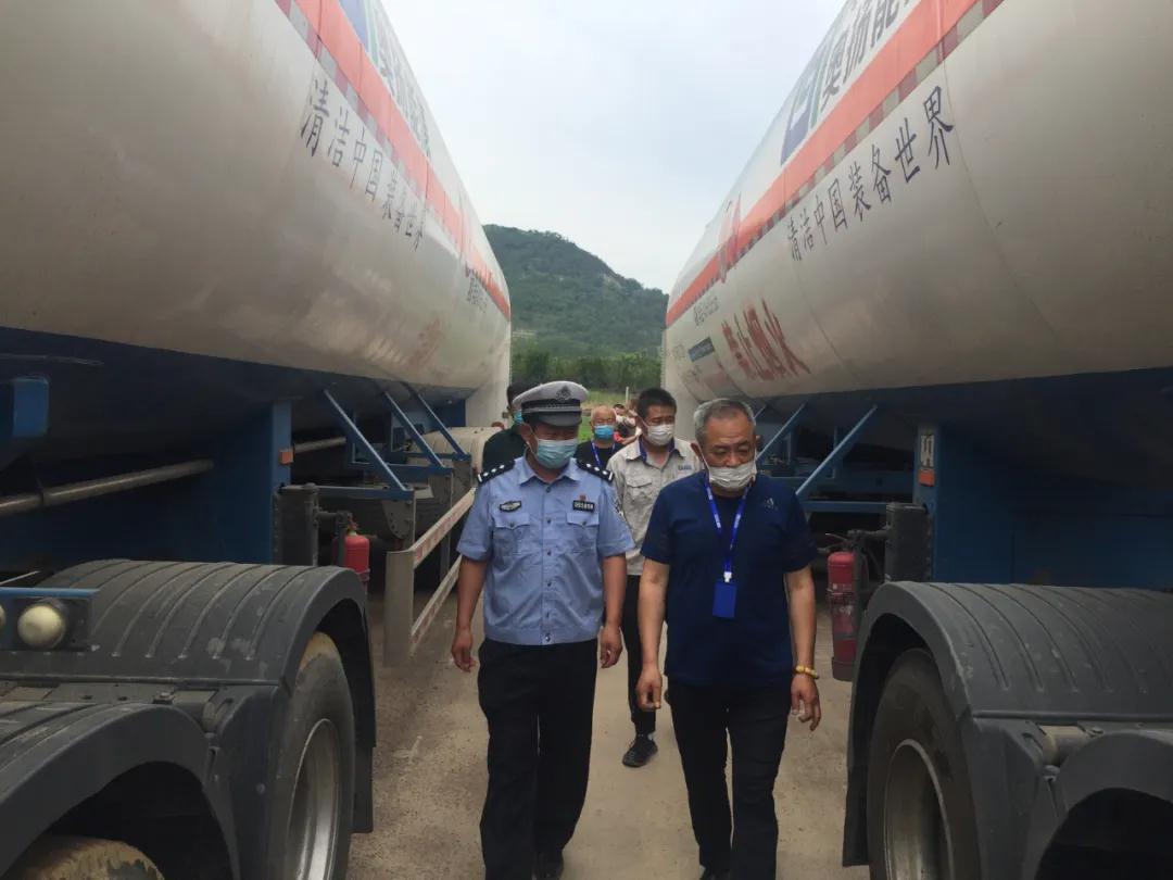 诸城交警开展危化品车辆隐患大排查大整治专项行动