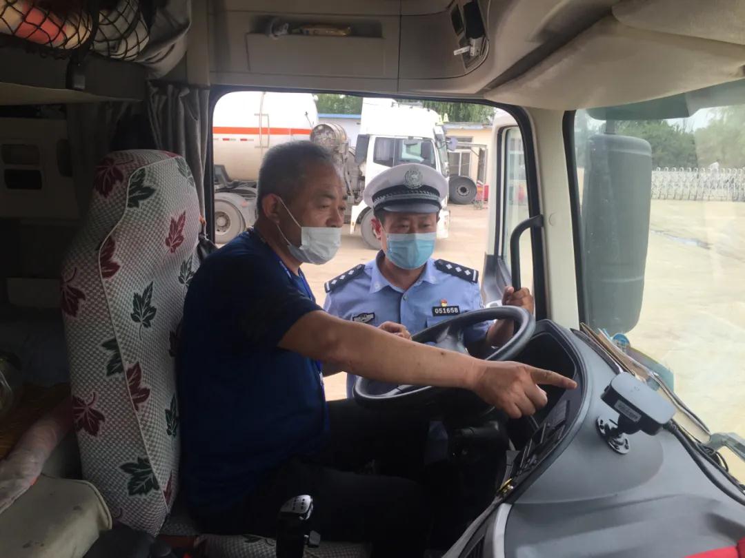 诸城交警开展危化品车辆隐患大排查大整治专项行动