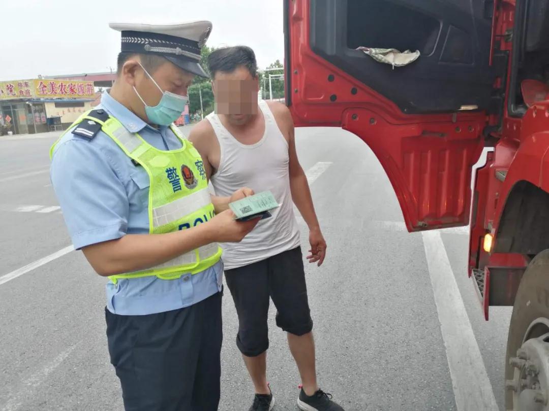 诸城交警开展危化品车辆隐患大排查大整治专项行动