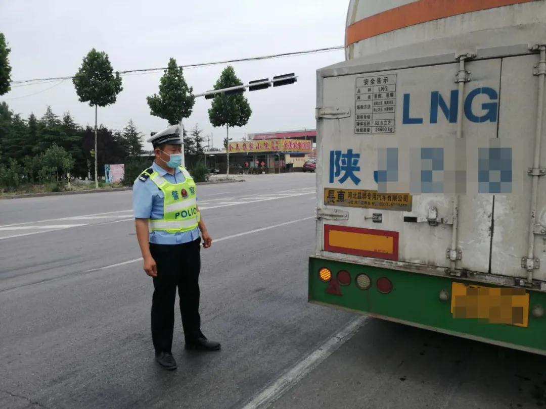诸城交警开展危化品车辆隐患大排查大整治专项行动