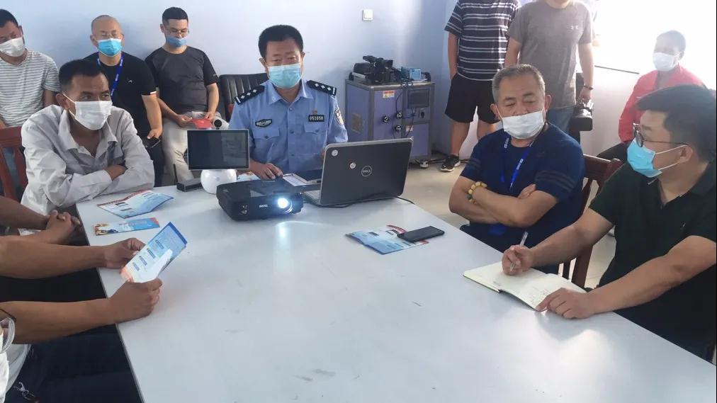 诸城交警开展危化品车辆隐患大排查大整治专项行动