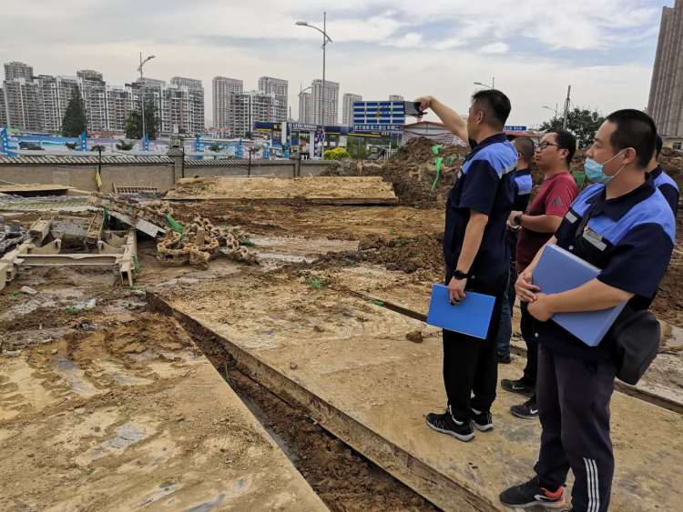 排水青岛水务排水公司开展在建工地排水专项整治活动 保障市政管网正常运行