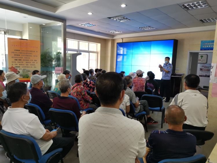 特邀嘉宾市南区八大湖街道：请来“特邀嘉宾”社区民警陈飞虎警官讲解防火灭火