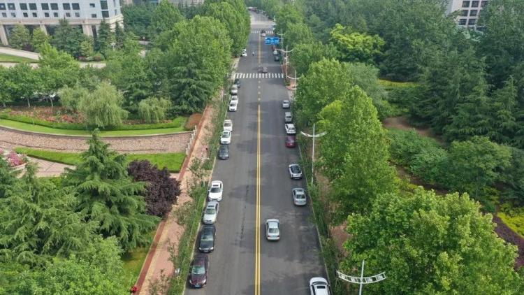 先睹为快胶州天津路进行整治 路面更换成沥青砼路面