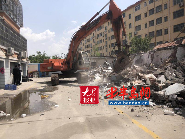 胶州胶州九龙：17处违建车库被拆除 办证问题终解决