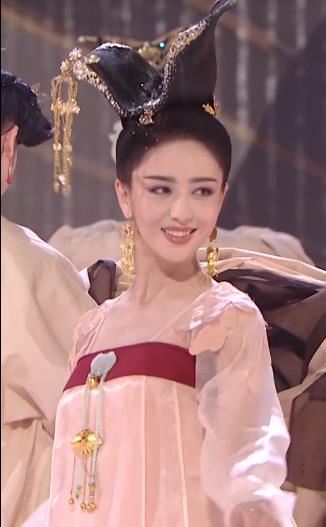 当晚会变成直播带货 各大卫视“6.18”比拼都出了哪些奇招？