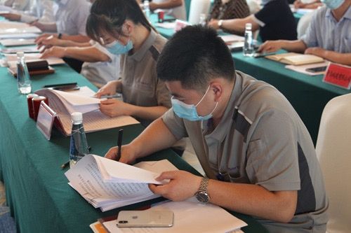 集体合同青岛市协调劳动关系三方四家举办“千企协商集中签约”活动