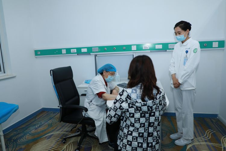 慧康青岛阜外心血管病医院专家工作室在青岛大学医疗集团慧康医院正式揭牌成立