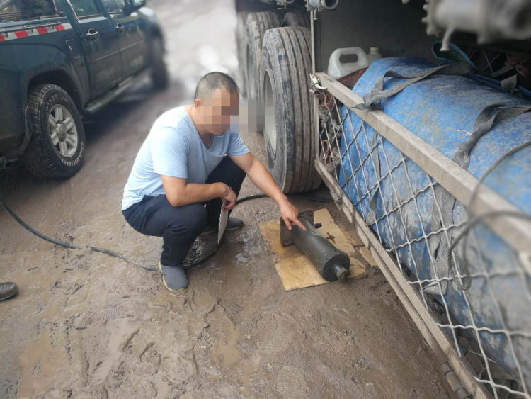 逃费货车加装液压装置 “瘦身”逃费躲处罚被查