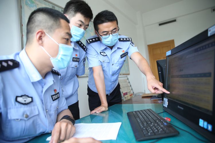 专班黄岛出入境边检站疫情专班：怀揣忠诚奉献在国门战役线上