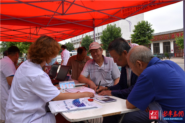 诸城石桥子镇：家庭签约进社区 让百姓拥有自己的“私人医生”