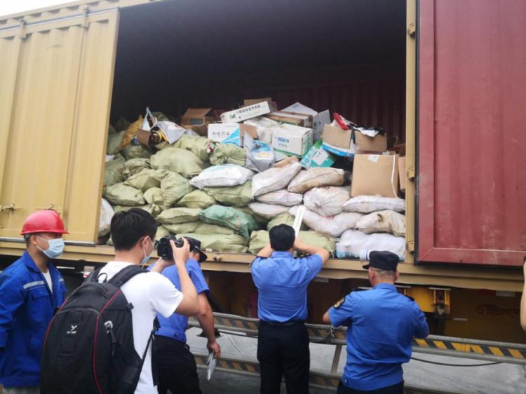 三夏青岛集中销毁7.3吨假劣农资力保“三夏”生产！