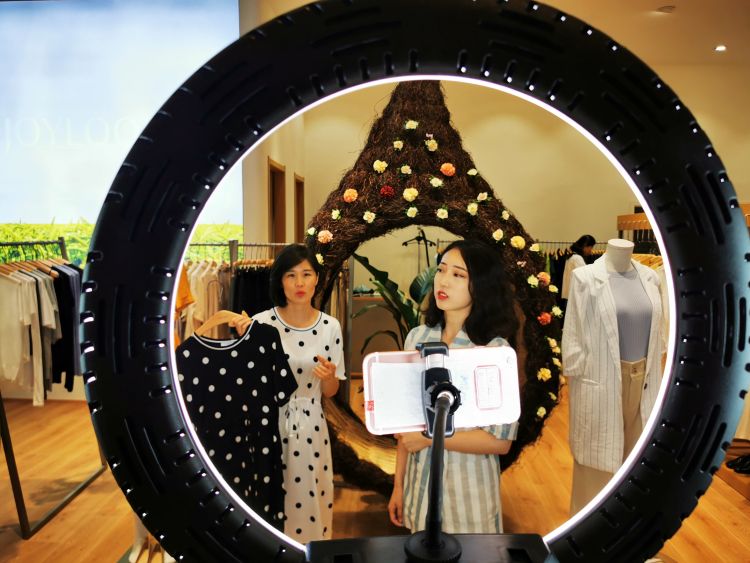 5353个直播间现场带货 市北区打造北方在线经济新消费发展高地