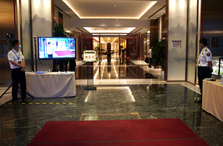 复赛CBA确定复赛 记者家门口参访青岛赛区也要“封闭”