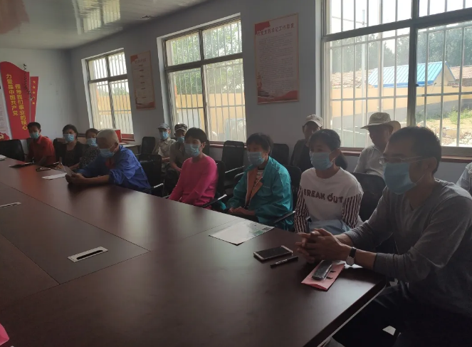 西海岸新区分局开展 “环保送法下乡 共护绿水青山”活动