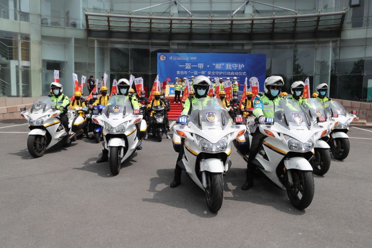 一盔青岛市“一盔一带”安全守护行动正式启动 全面规范文明交通出行