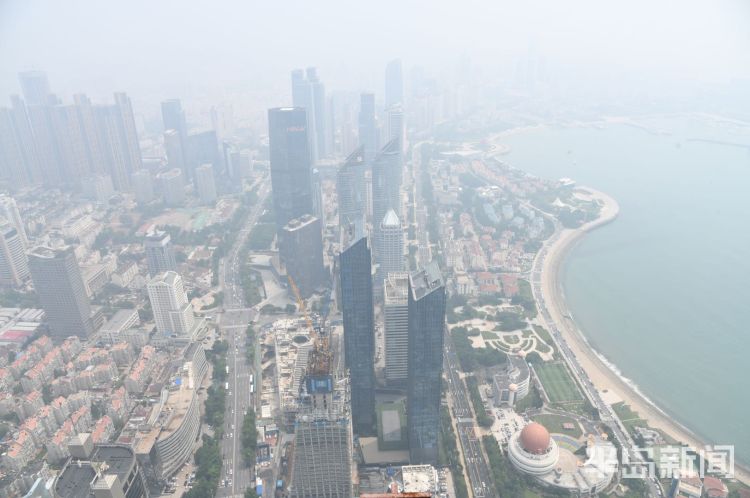 登顶半岛记者登顶“青岛高度” 俯瞰浮山湾美景