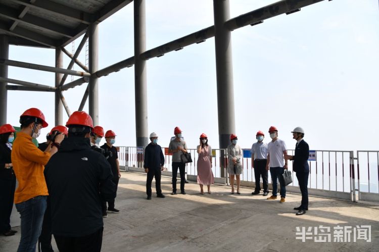 登顶半岛记者登顶“青岛高度” 俯瞰浮山湾美景