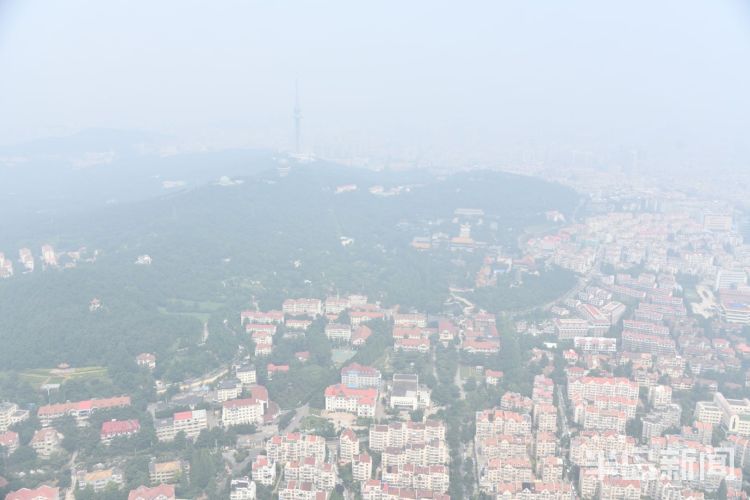 登顶半岛记者登顶“青岛高度” 俯瞰浮山湾美景