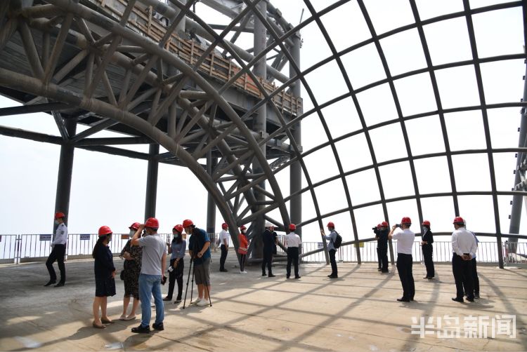 登顶半岛记者登顶“青岛高度” 俯瞰浮山湾美景