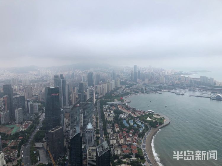 登顶半岛记者登顶“青岛高度” 俯瞰浮山湾美景