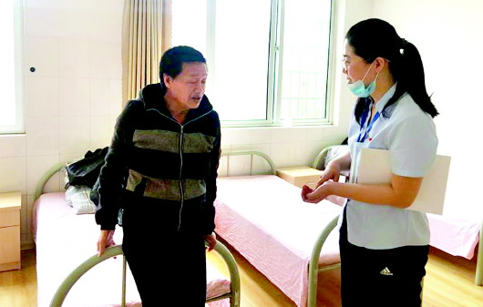 13位市民代表探访青岛市救助服务中心 现场加入志愿者队伍