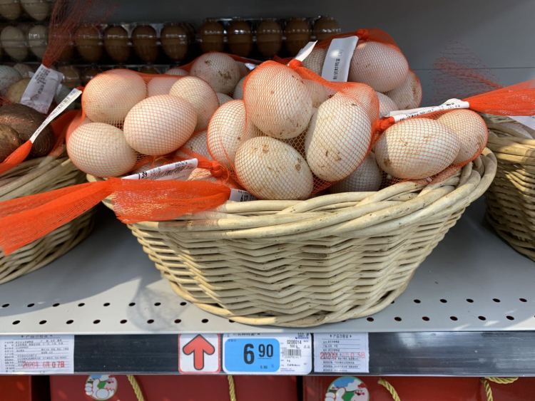 笼养吃“营养餐”住“恒温房” 蛋鸭笼养有望出台“青岛标准”