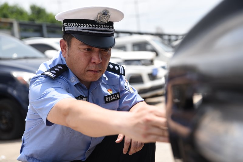 布控青岛市北交警大队稽查布控能手赵翌：火眼金睛打击假牌套牌