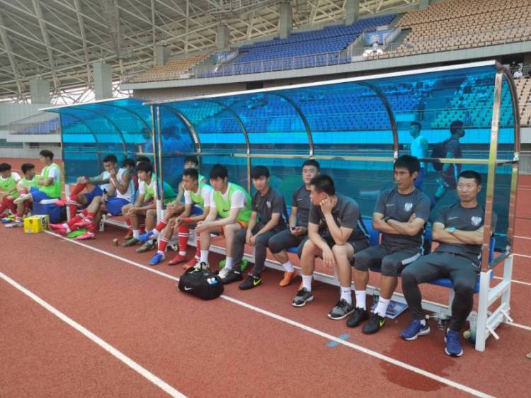 红狮“青岛德比” 黄海红狮2：2和气收场 新援朱建荣点射破门