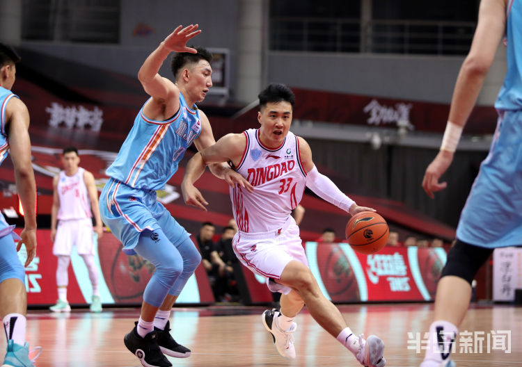 好球破“僵”未果遭逆转 CBA复赛青岛男篮首战负新疆
