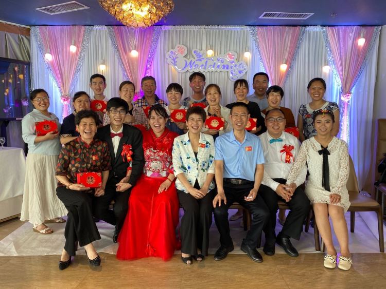 姐妹花青岛春雨助残 坚强姐妹花相约出嫁举行集体婚礼