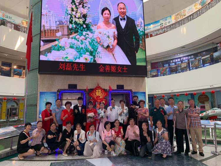 姐妹花青岛春雨助残 坚强姐妹花相约出嫁举行集体婚礼